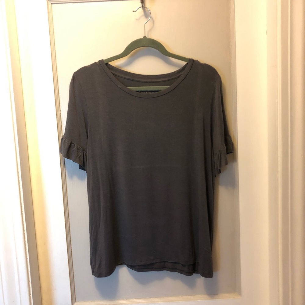 gray tee